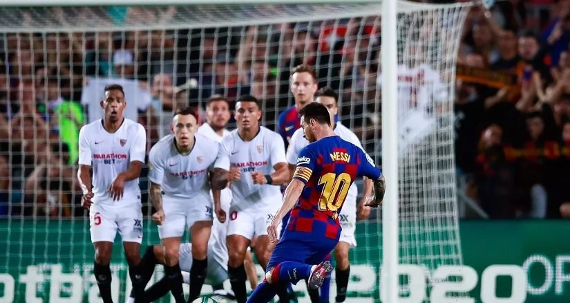 Messi scores a free kick against Sevilla