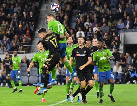 Los Angeles FC midfielder Brian Rodriguez (17) and Seattle Sounders forward Jordan Morris (13)
Photo: Jayne Kamin-Oncea-USA TODAY Sports