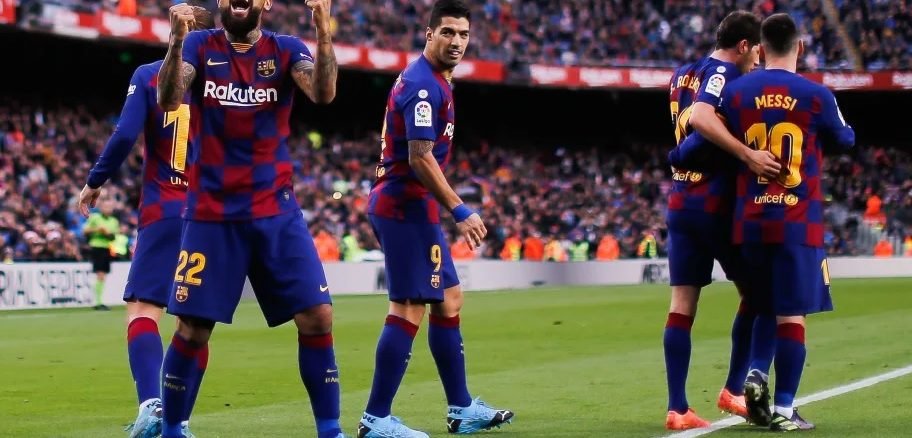 Arturo Vidal celebrates