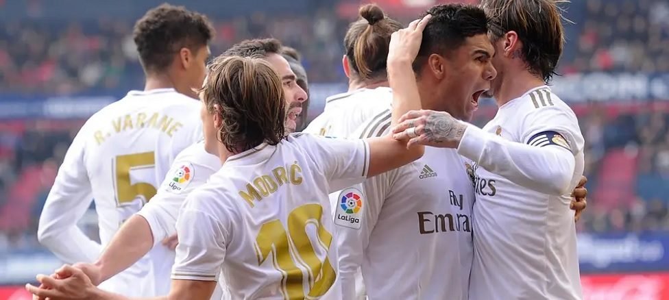 Real Madrid defeated Osasuna 1x4, coming back from an early goal to keep their lead.