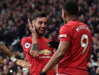 bruno fernandes and martial celebrate manchester city